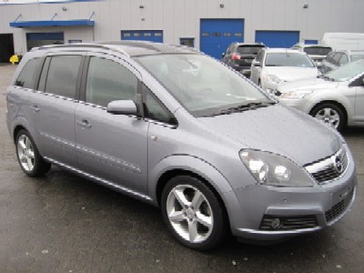 Opel Zafira 1.8i, Rent a car